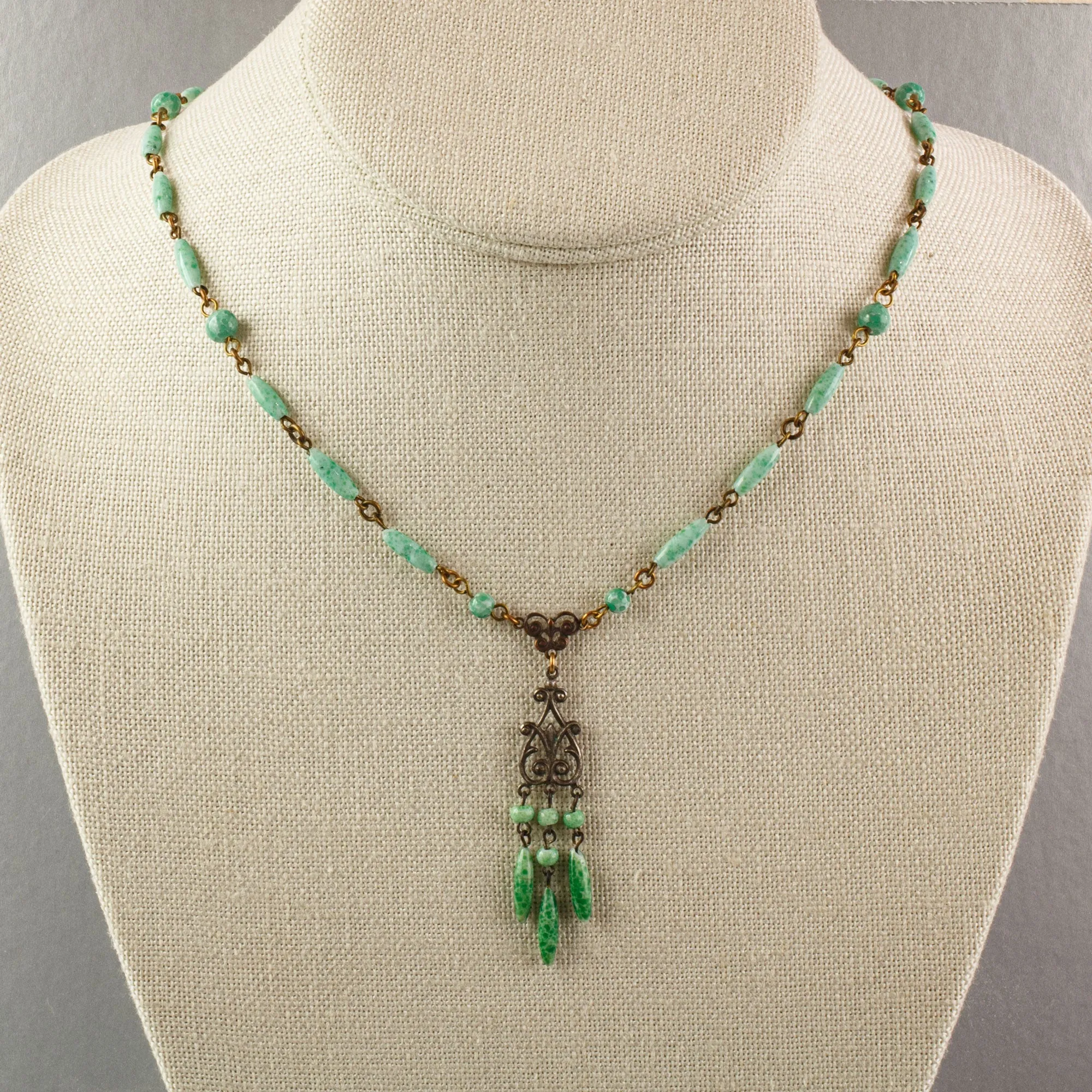 Art Deco Green Bohemian Glass Lavaliere Necklace.  1920s, Czechoslovakia. j-nlad997
