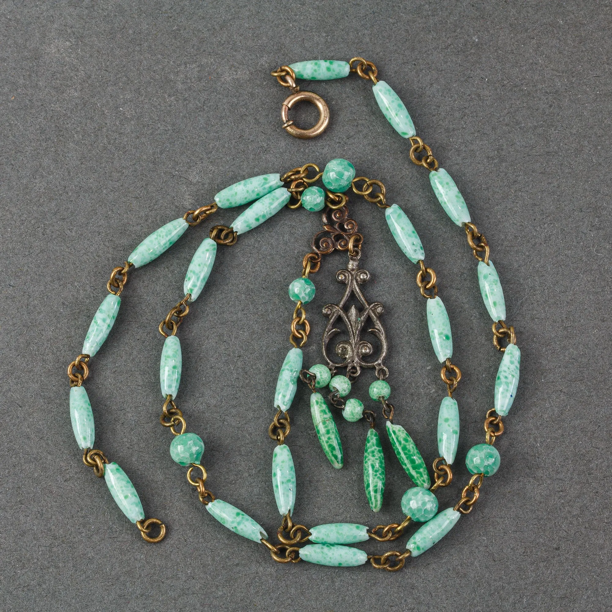 Art Deco Green Bohemian Glass Lavaliere Necklace.  1920s, Czechoslovakia. j-nlad997