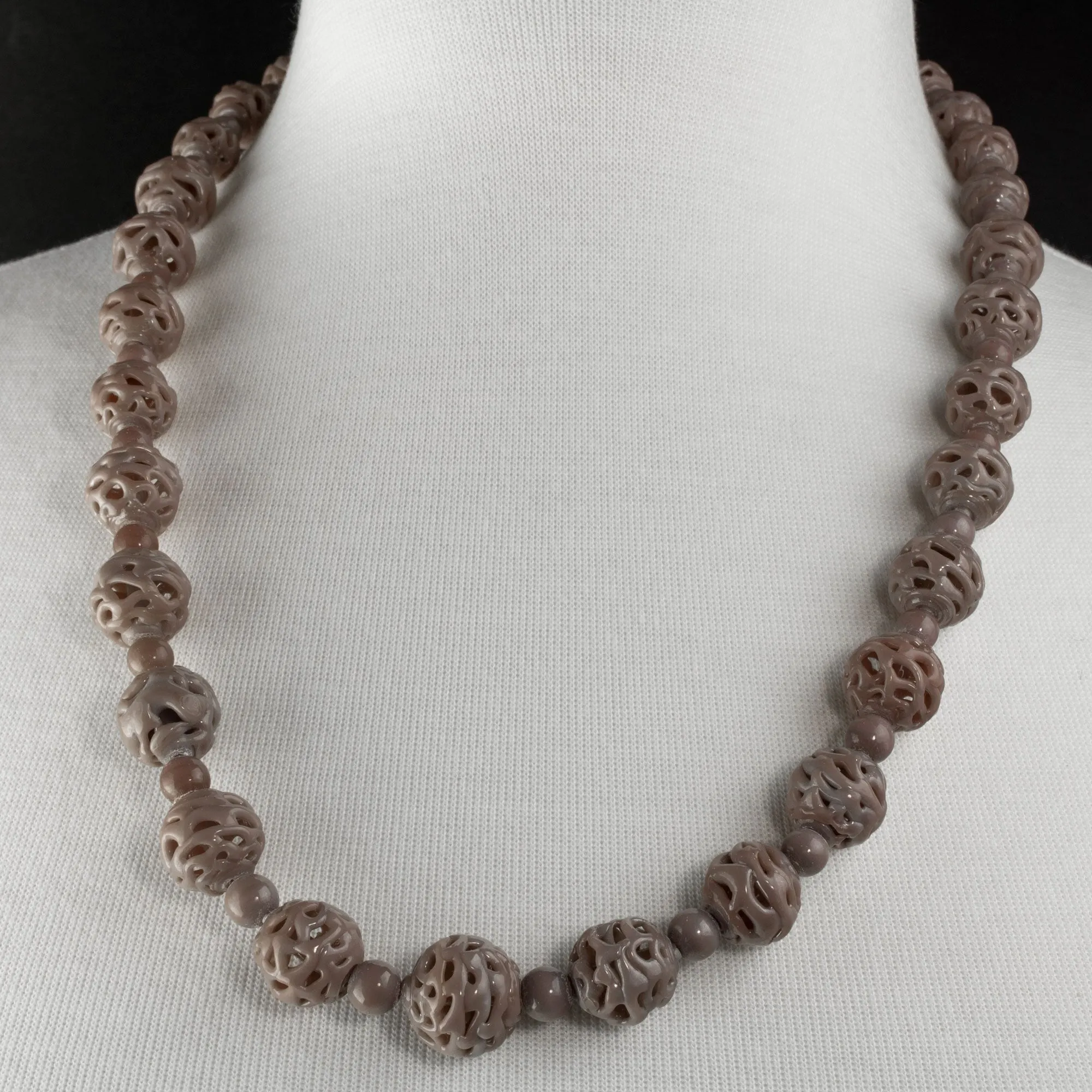 Bohemian spun lavender glass necklace, with lampwork beads. 24 inches. j-nlbd1254