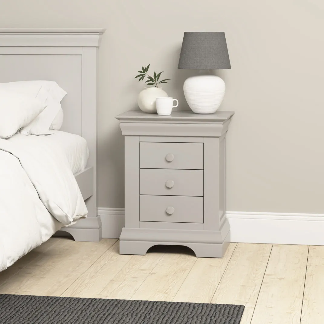 Chalbury 3 Drawer Bedside Table in Pebble Grey