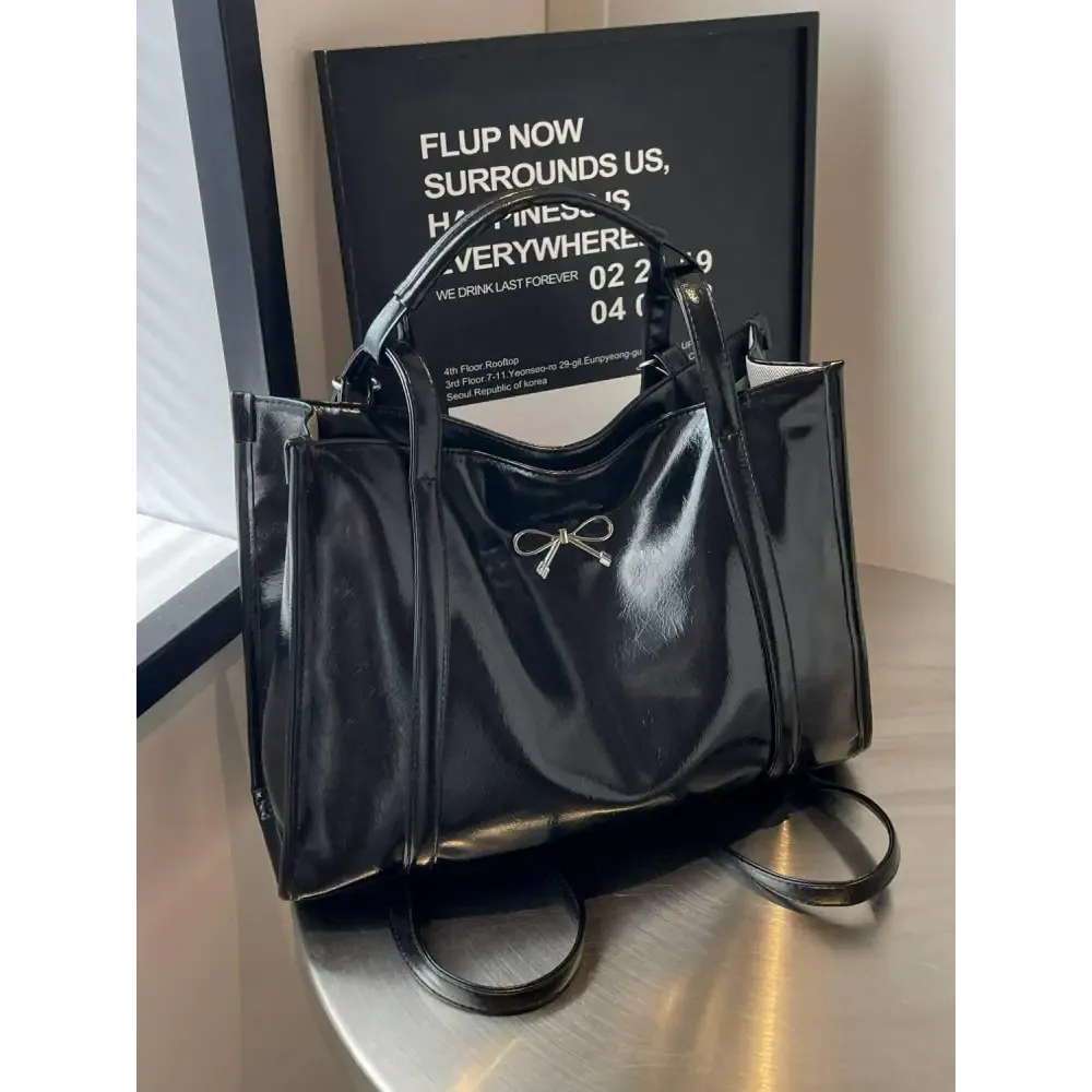 Elevate Your Wardrobe with an Elegant Large PU Leather Bag in Luxury Fashion