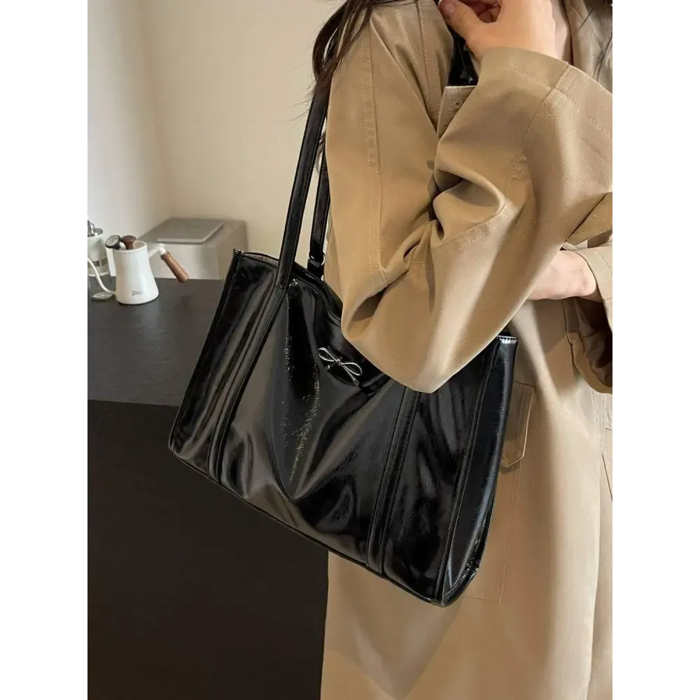Elevate Your Wardrobe with an Elegant Large PU Leather Bag in Luxury Fashion