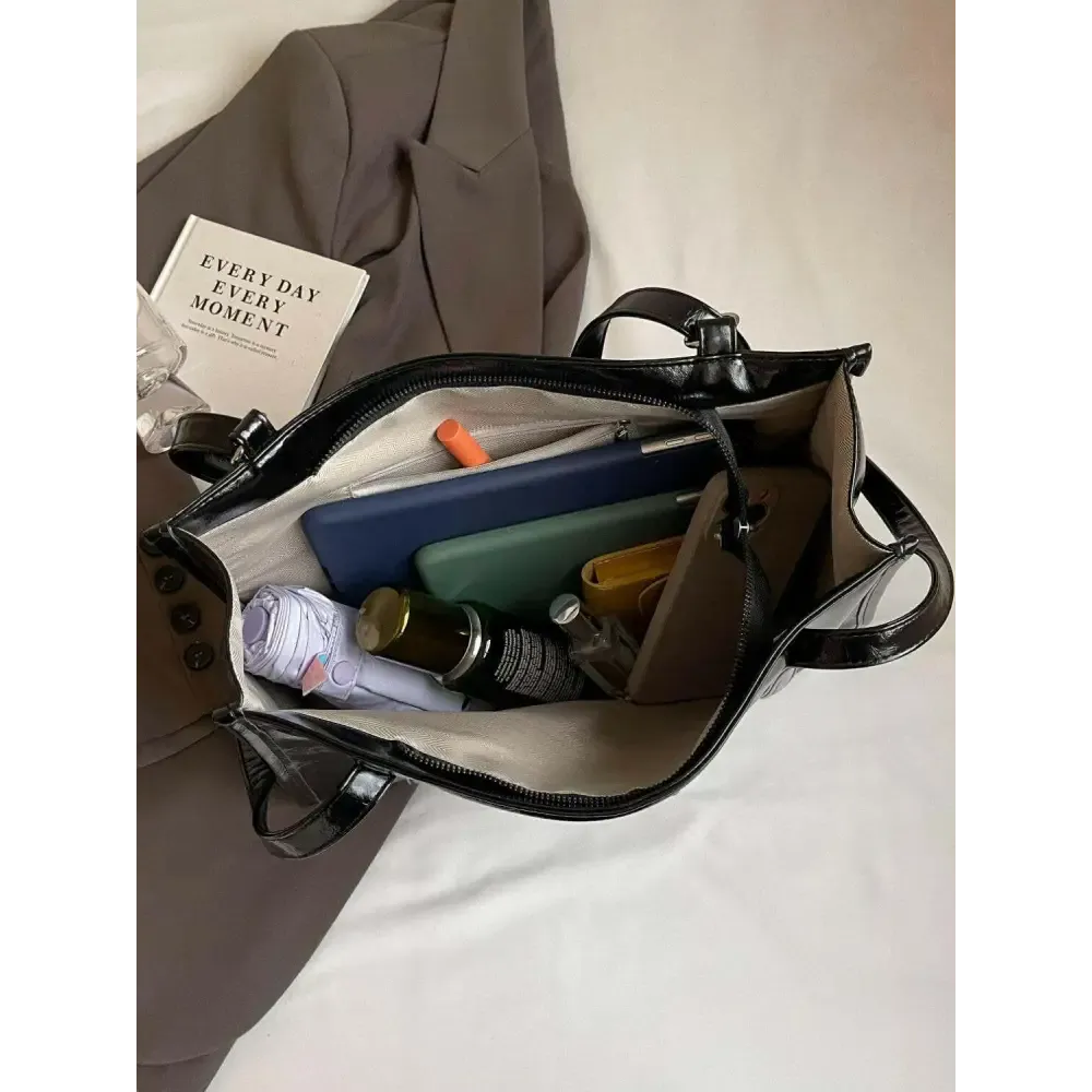 Elevate Your Wardrobe with an Elegant Large PU Leather Bag in Luxury Fashion