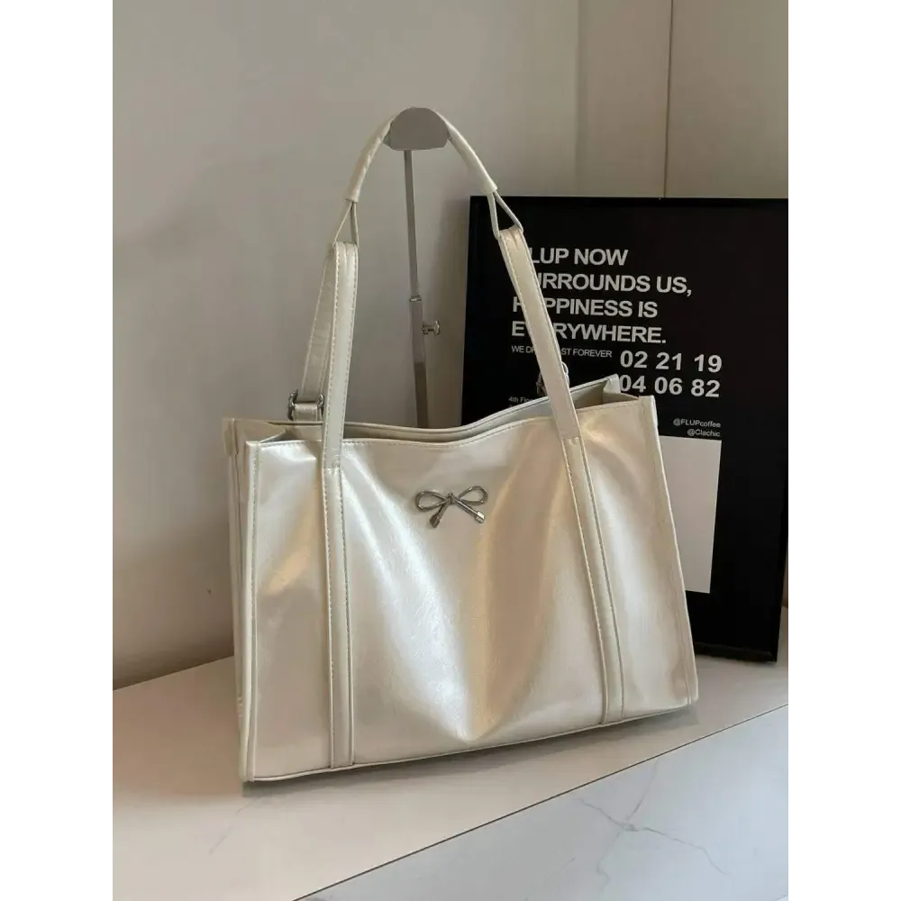 Elevate Your Wardrobe with an Elegant Large PU Leather Bag in Luxury Fashion