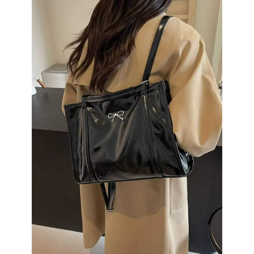 Elevate Your Wardrobe with an Elegant Large PU Leather Bag in Luxury Fashion