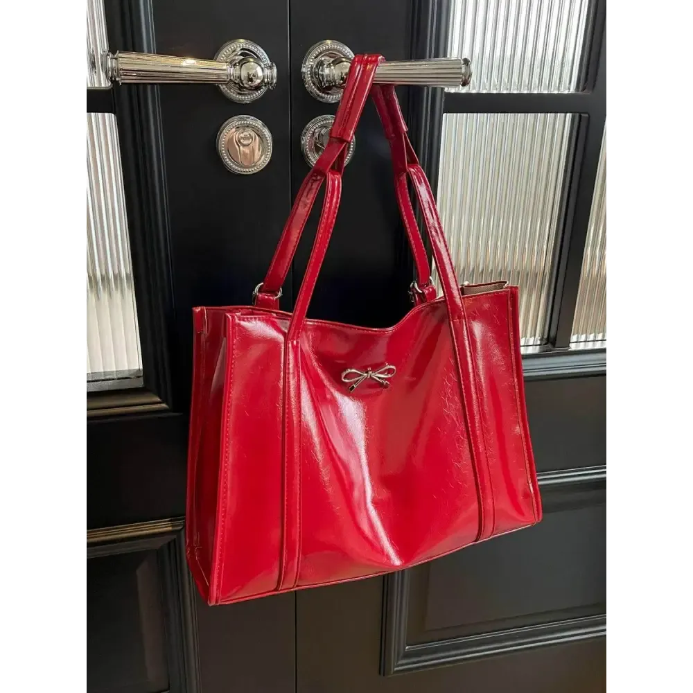 Elevate Your Wardrobe with an Elegant Large PU Leather Bag in Luxury Fashion