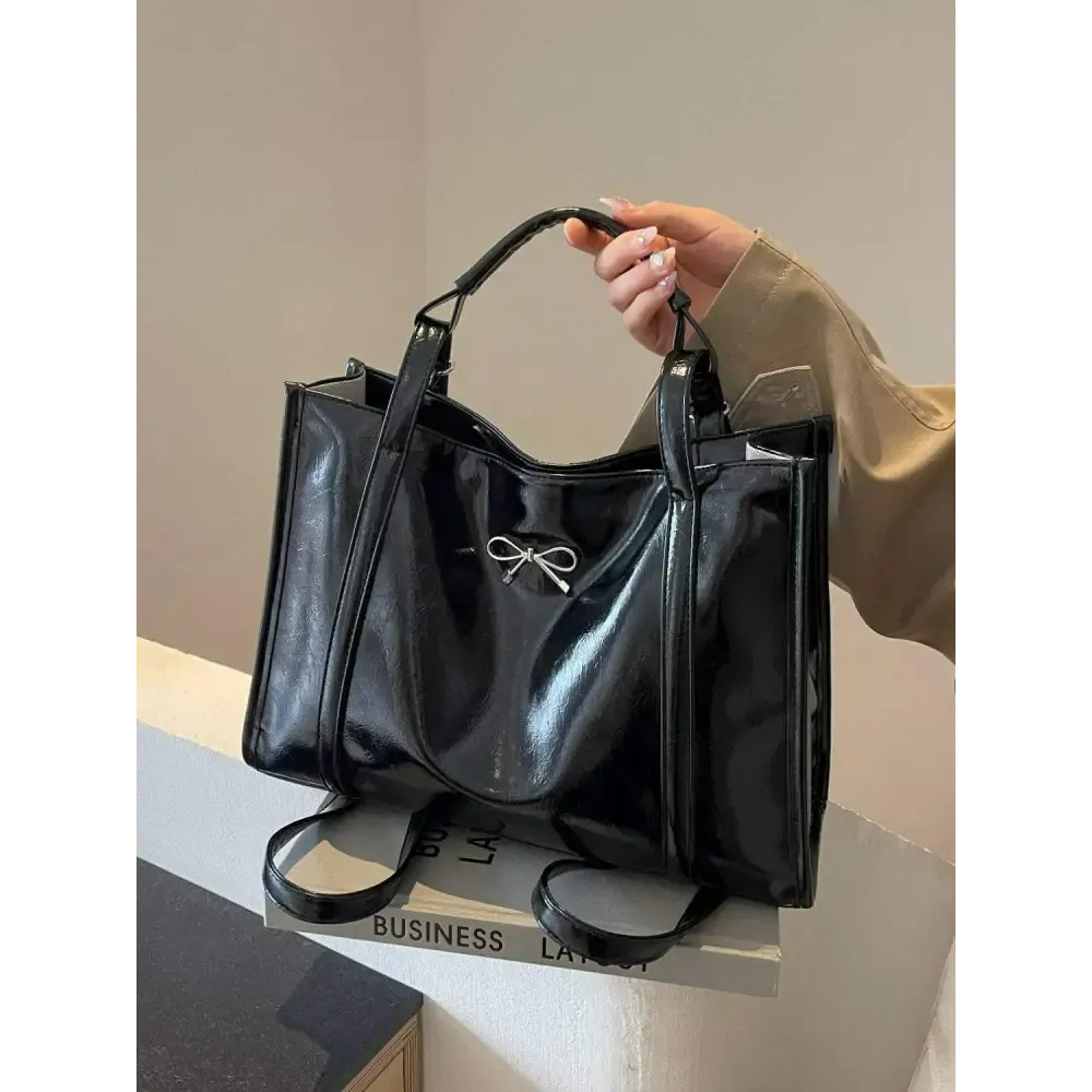 Elevate Your Wardrobe with an Elegant Large PU Leather Bag in Luxury Fashion