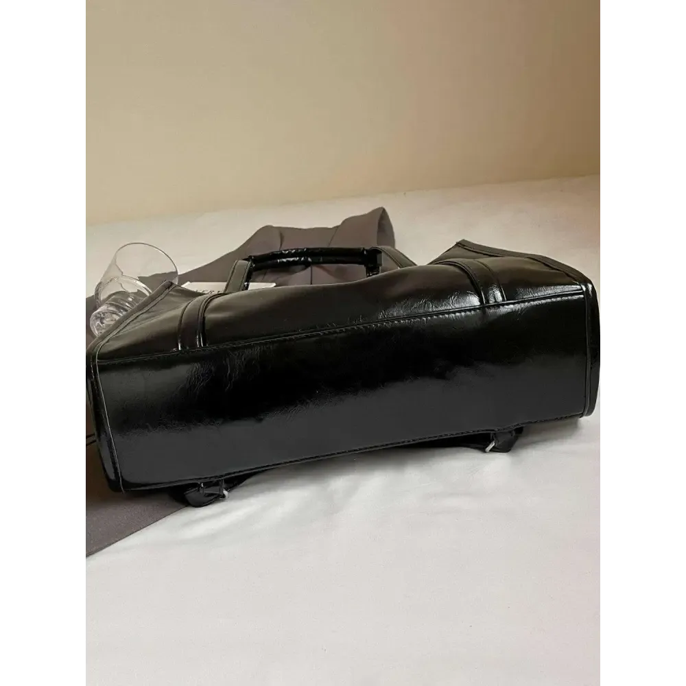 Elevate Your Wardrobe with an Elegant Large PU Leather Bag in Luxury Fashion