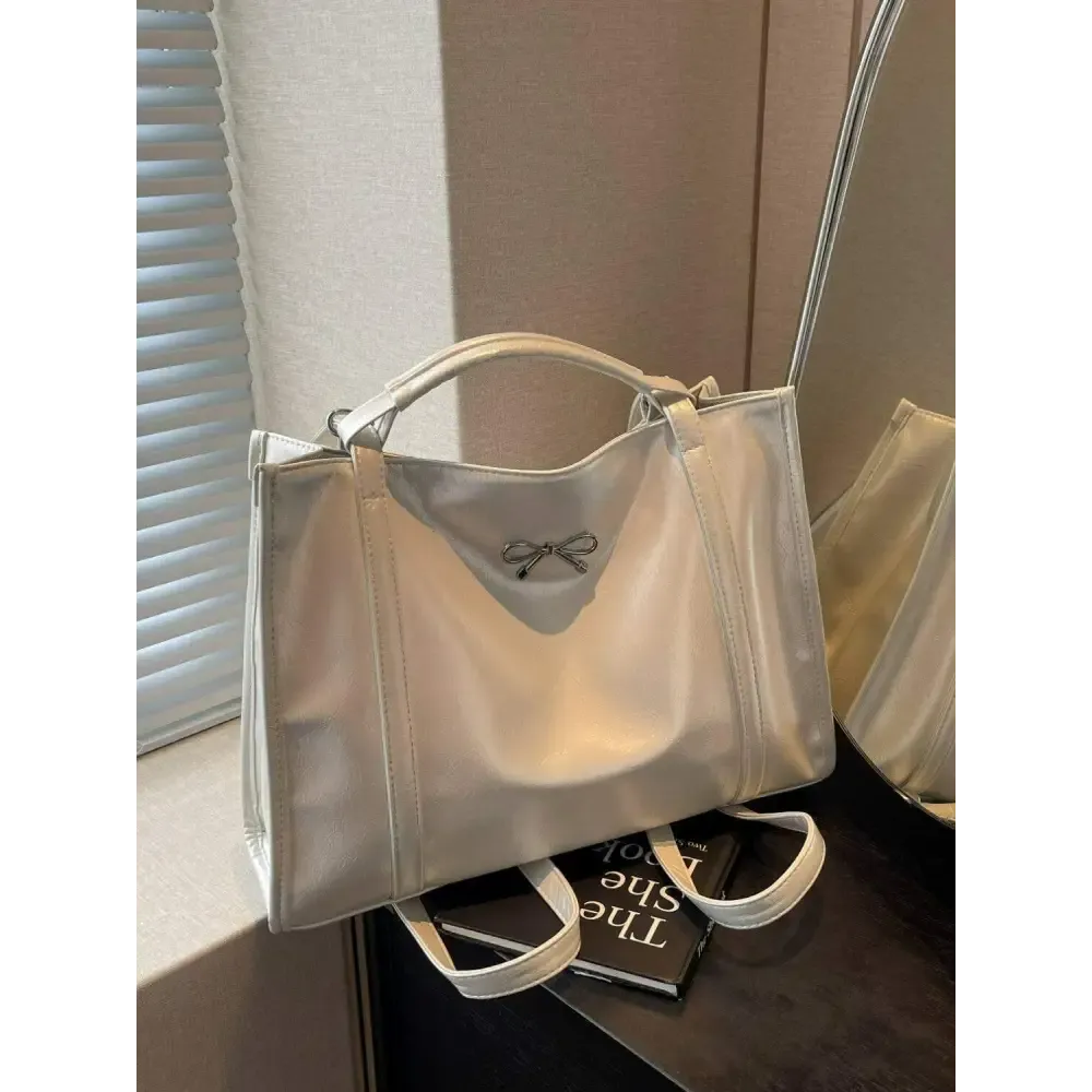 Elevate Your Wardrobe with an Elegant Large PU Leather Bag in Luxury Fashion