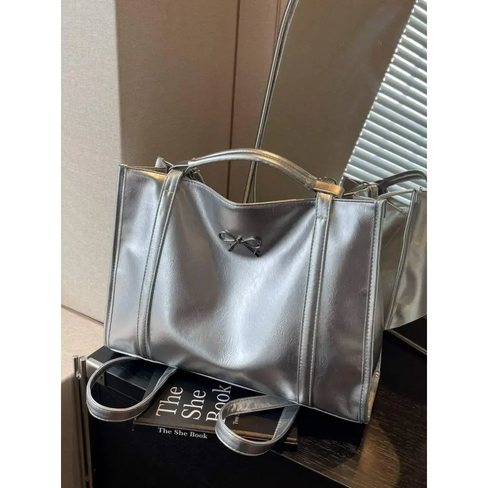 Elevate Your Wardrobe with an Elegant Large PU Leather Bag in Luxury Fashion