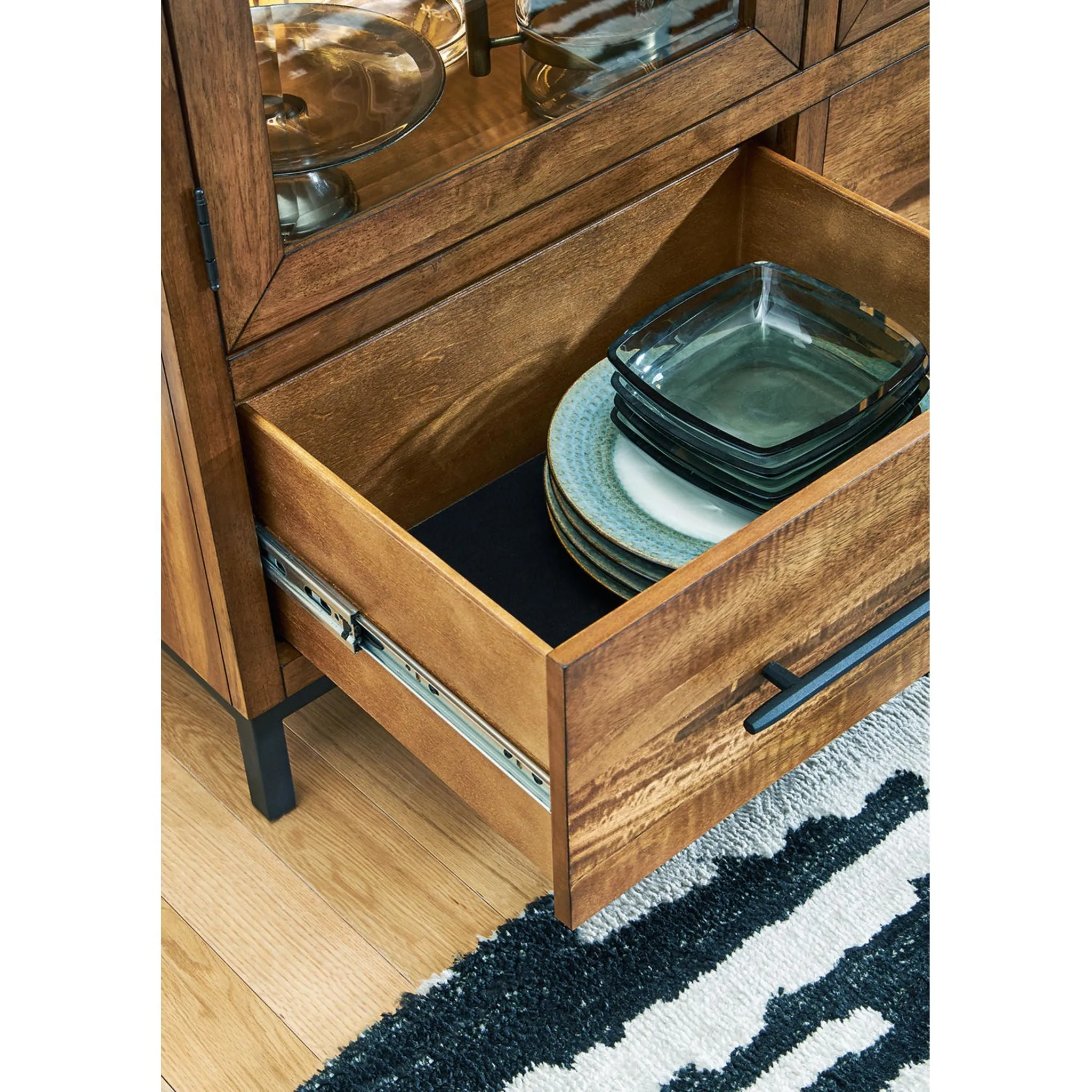 Steenlage-Exclusive Display Cabinet